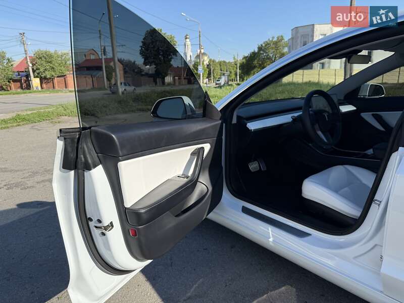 Седан Tesla Model 3 2019 в Києві