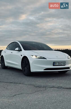 Седан Tesla Model 3 2024 в 