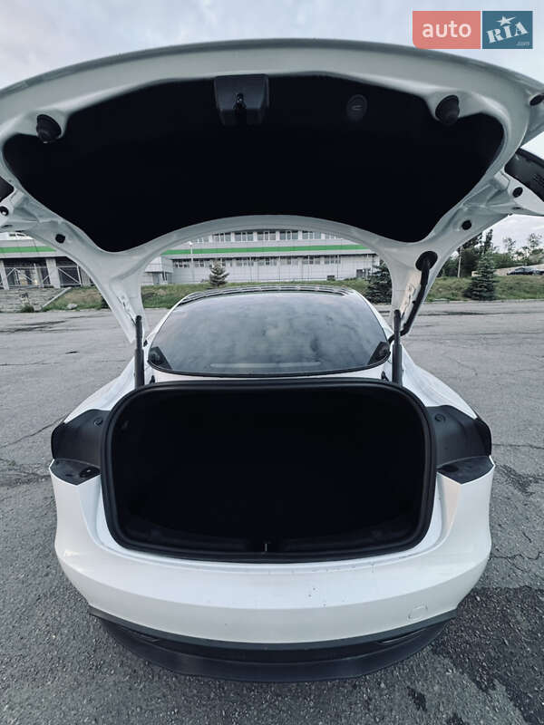 Седан Tesla Model 3 2024 в Кременчуге фото 17 Седан Tesla Model 3 2024 в Кременчуге