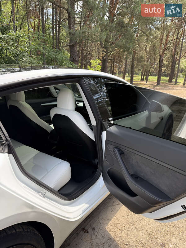 Седан Tesla Model 3 2023 в Днепре