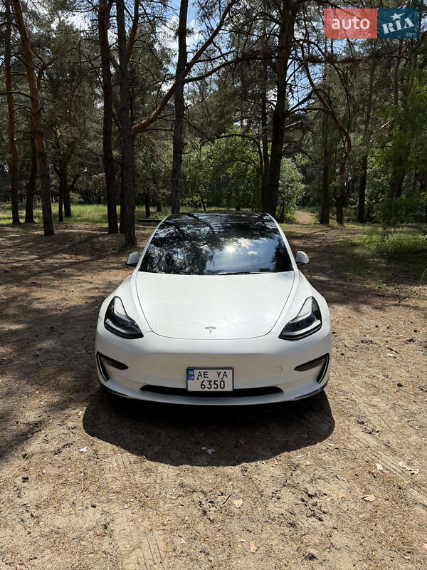 Седан Tesla Model 3 2023 в Днепре