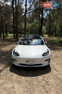 Седан Tesla Model 3 2023 в 