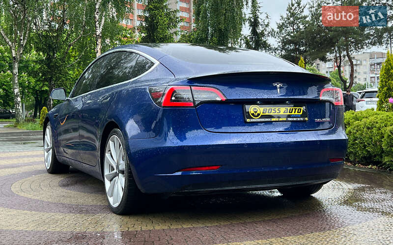 Седан Tesla Model 3 2019 в Львові