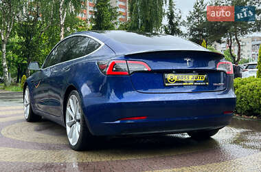 Седан Tesla Model 3 2019 в 