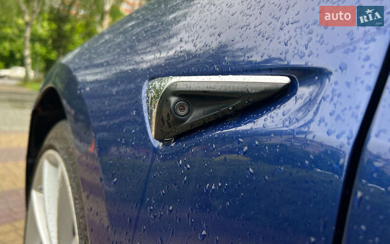 Седан Tesla Model 3 2019 в Львові