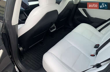 Седан Tesla Model 3 2020 в 