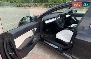 Седан Tesla Model 3 2020 в 