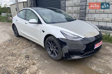 Седан Tesla Model 3 2021 в Киеве