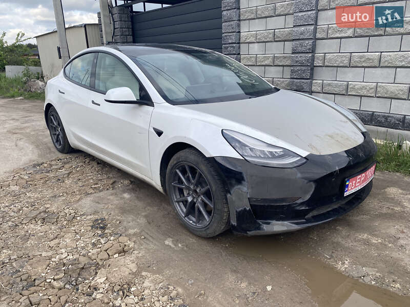 Седан Tesla Model 3 2021 в 