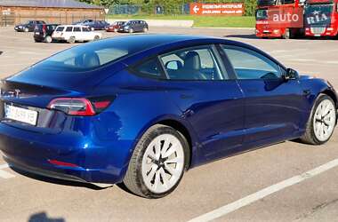 Седан Tesla Model 3 2022 в 