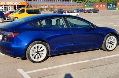 Седан Tesla Model 3 2022 в 