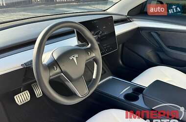 Седан Tesla Model 3 2022 в 