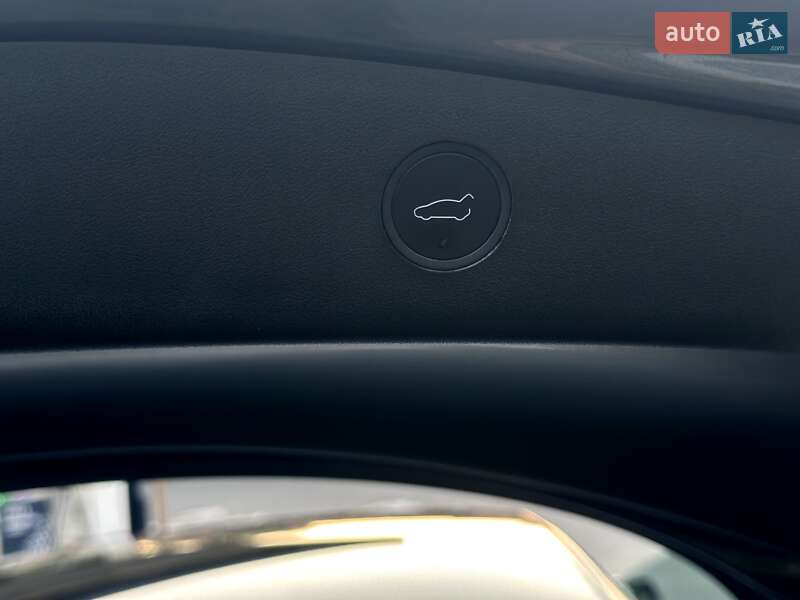 Седан Tesla Model 3 2021 в Києві