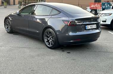Седан Tesla Model 3 2021 в Киеве