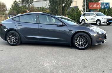 Седан Tesla Model 3 2021 в 