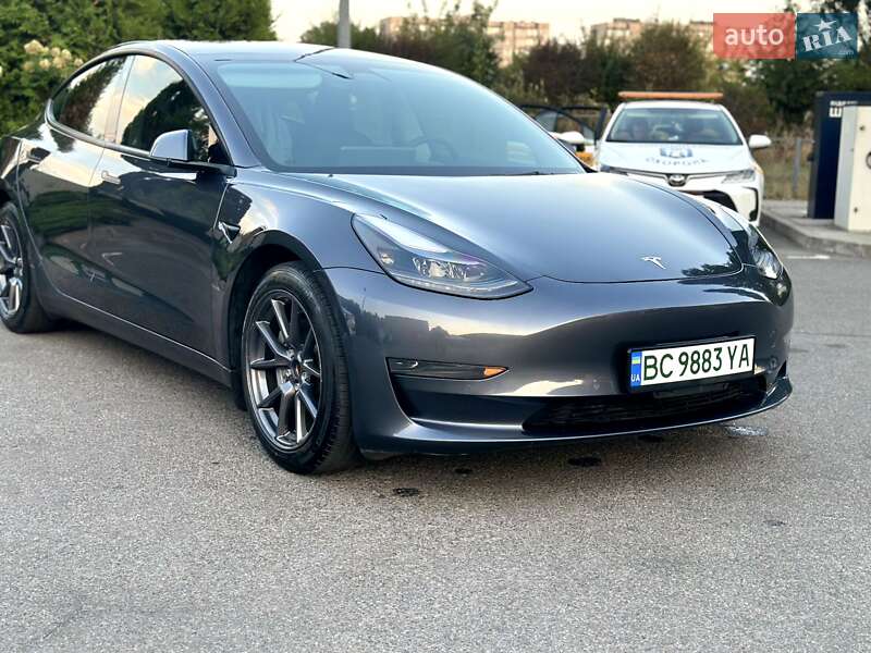 Седан Tesla Model 3 2021 в Києві