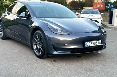 Седан Tesla Model 3 2021 в 