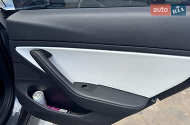 Седан Tesla Model 3 2019 в 