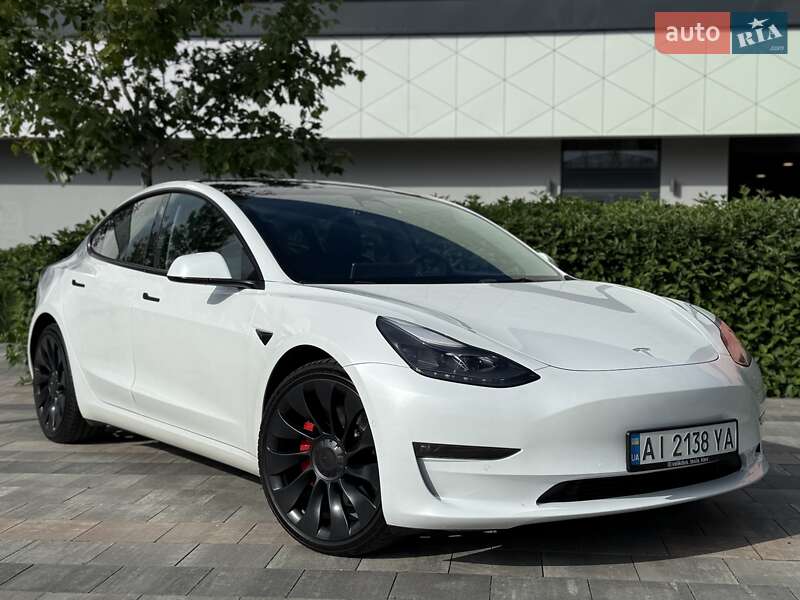 Седан Tesla Model 3 2022 в 