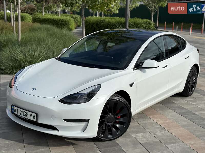 Седан Tesla Model 3 2022 в Киеве