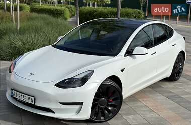 Седан Tesla Model 3 2022 в 