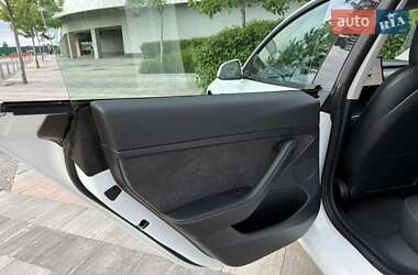 Седан Tesla Model 3 2022 в 