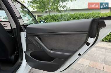Седан Tesla Model 3 2022 в 