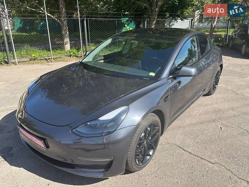 Седан Tesla Model 3 2023 в Полтаві