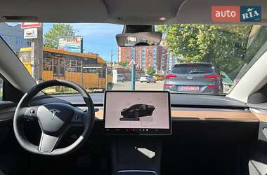 Седан Tesla Model 3 2023 в 