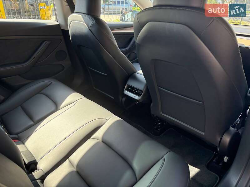 Седан Tesla Model 3 2023 в Полтаві