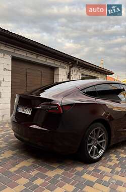 Седан Tesla Model 3 2022 в 