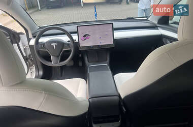 Седан Tesla Model 3 2021 в Киеве
