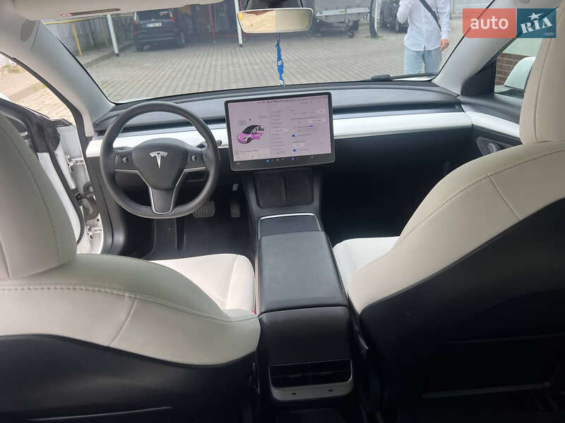 Седан Tesla Model 3 2021 в Киеве