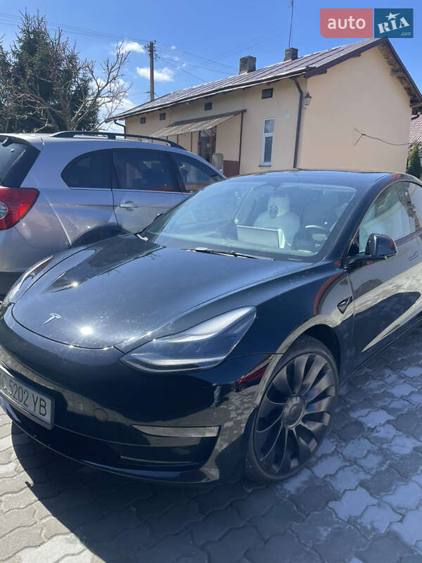 Седан Tesla Model 3 2022 в Львове
