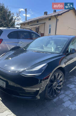 Седан Tesla Model 3 2022 в 