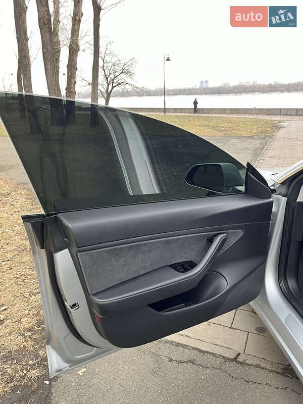 Седан Tesla Model 3 2018 в Києві
