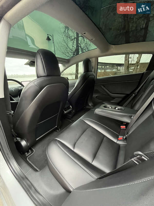 Седан Tesla Model 3 2018 в Києві