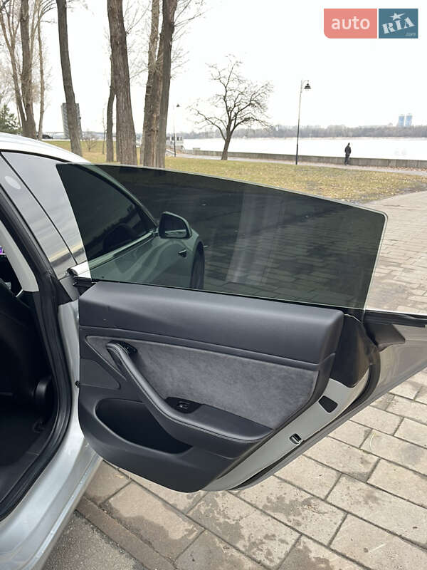 Седан Tesla Model 3 2018 в Києві