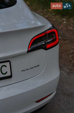 Седан Tesla Model 3 2021 в 