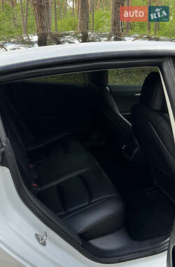 Седан Tesla Model 3 2021 в 