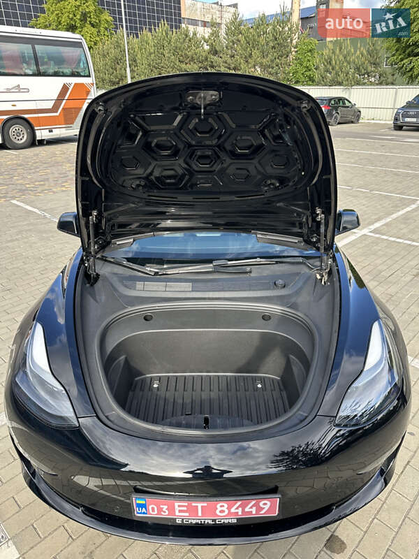 Седан Tesla Model 3 2022 в Луцке