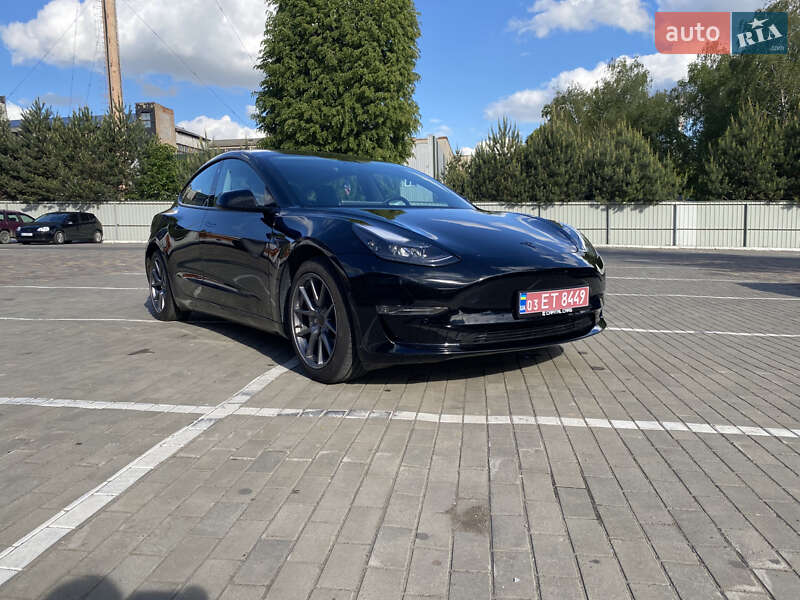 Седан Tesla Model 3 2022 в Луцке