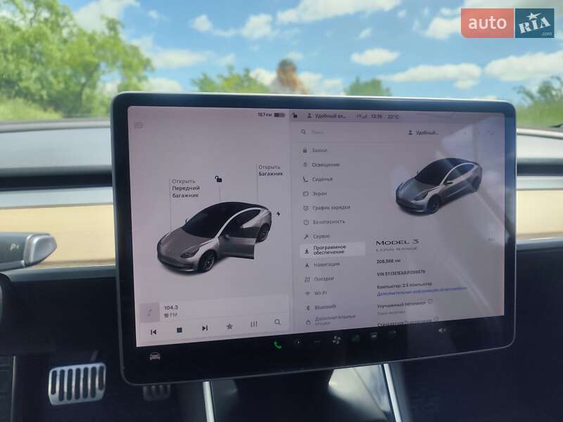Седан Tesla Model 3 2018 в Івано-Франківську