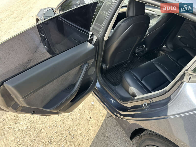 Седан Tesla Model 3 2022 в Сумах