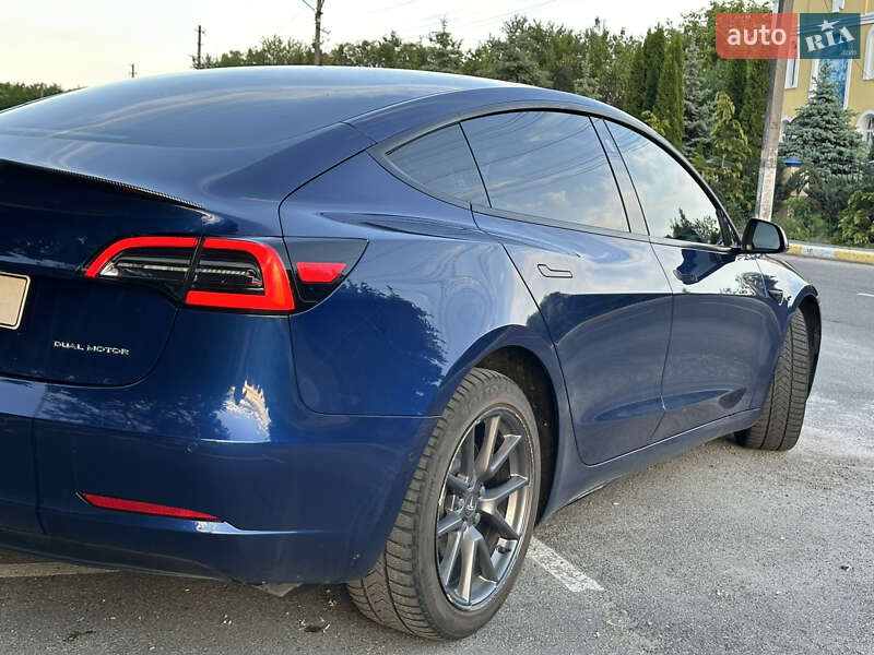 Седан Tesla Model 3 2021 в Києві