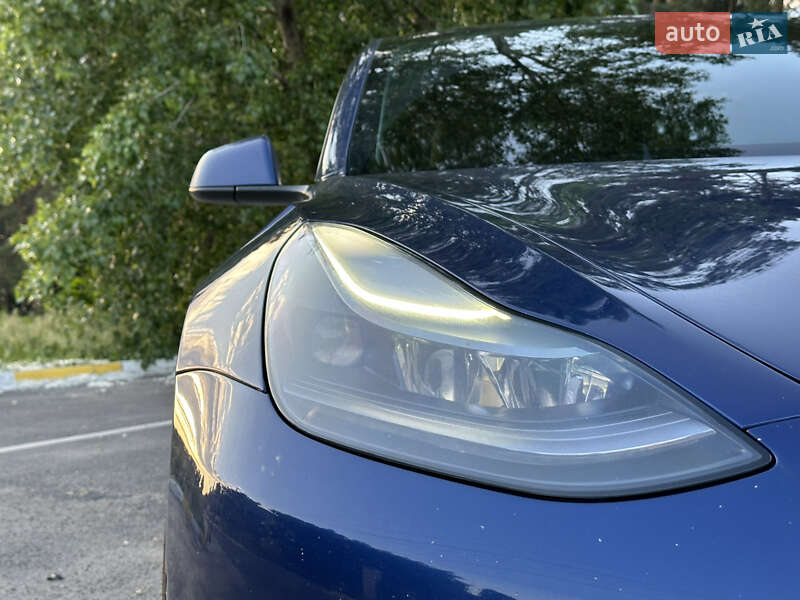 Седан Tesla Model 3 2021 в Києві