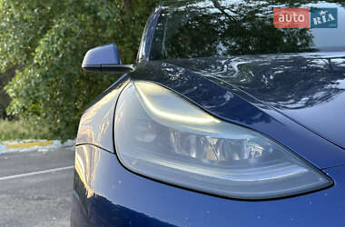 Седан Tesla Model 3 2021 в 