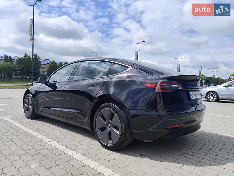 Седан Tesla Model 3 2023 в 