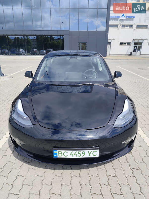 Седан Tesla Model 3 2023 в Львове