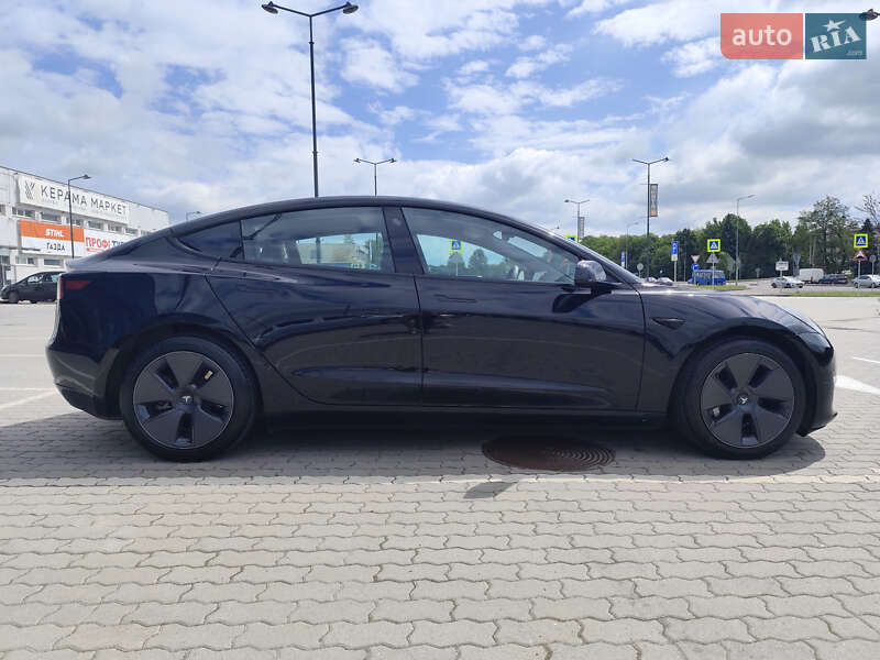 Седан Tesla Model 3 2023 в Львове